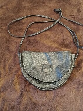Black Croc-Texture Leather Crossbody Bag - Women